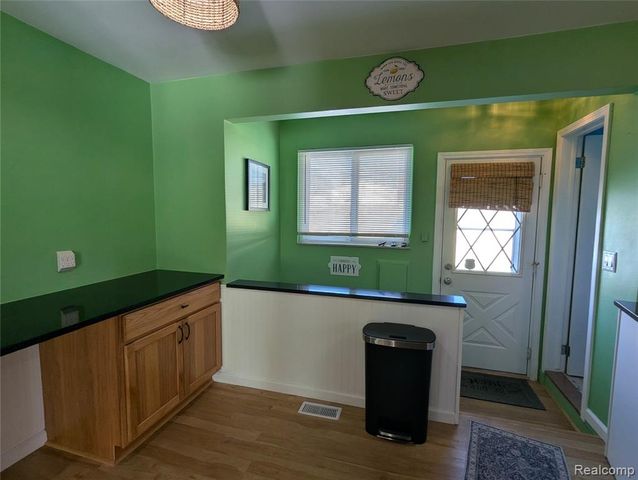 31568 Middleboro Street, Livonia, MI 48154