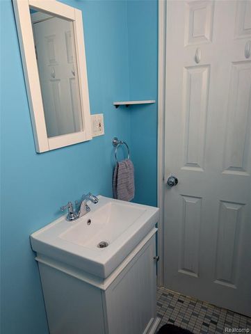 31568 Middleboro Street, Livonia, MI 48154