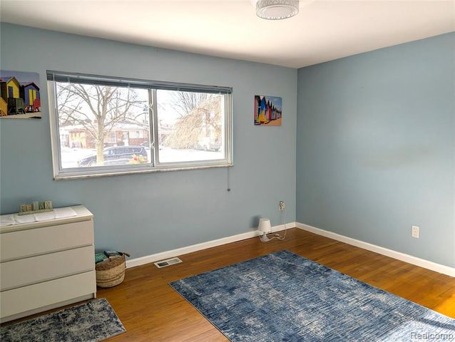 31568 Middleboro Street, Livonia, MI 48154