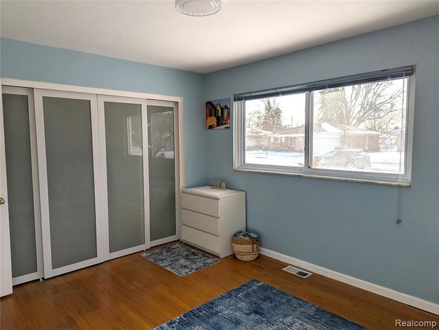 31568 Middleboro Street, Livonia, MI 48154