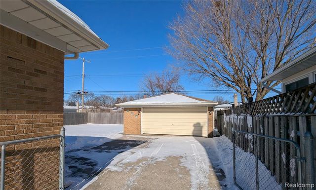 31568 Middleboro Street, Livonia, MI 48154