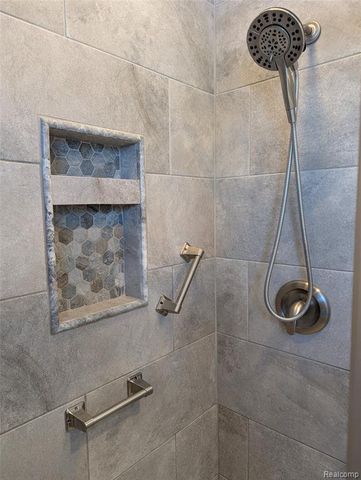 31568 Middleboro Street, Livonia, MI 48154