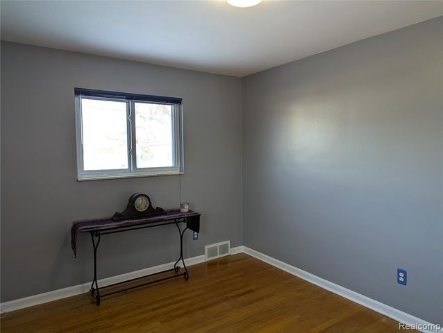 31568 Middleboro Street, Livonia, MI 48154