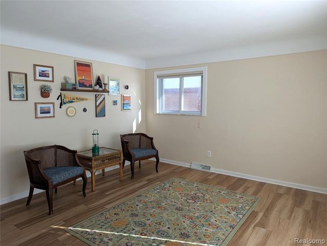 31568 Middleboro Street, Livonia, MI 48154