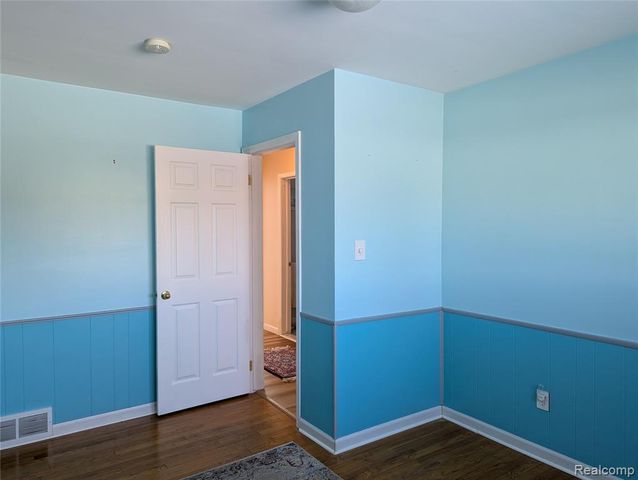 31568 Middleboro Street, Livonia, MI 48154