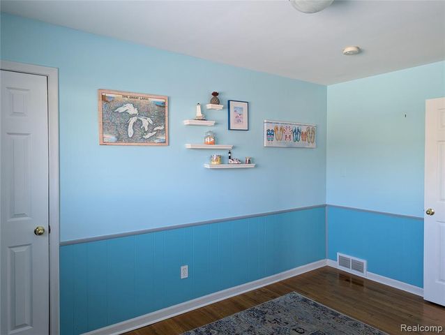 31568 Middleboro Street, Livonia, MI 48154