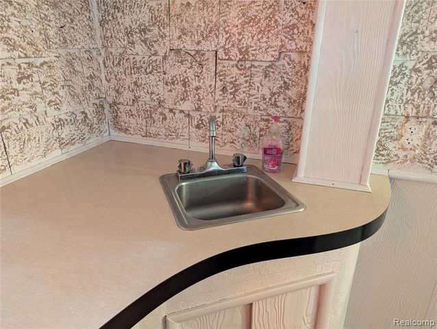 31568 Middleboro Street, Livonia, MI 48154