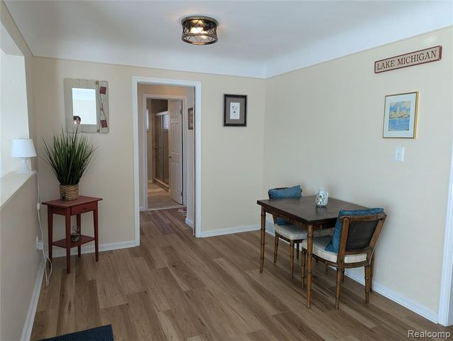 31568 Middleboro Street, Livonia, MI 48154