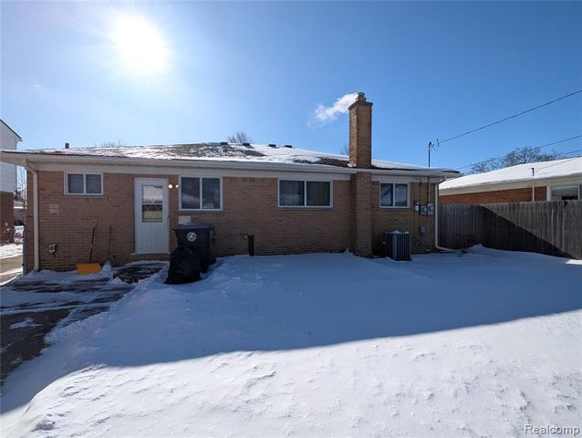 31568 Middleboro Street, Livonia, MI 48154