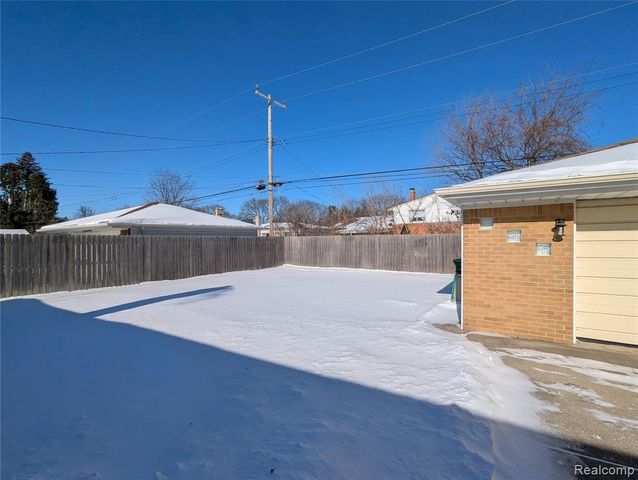 31568 Middleboro Street, Livonia, MI 48154