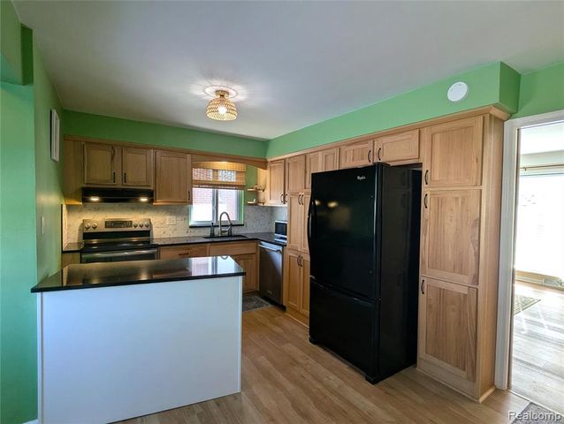 31568 Middleboro Street, Livonia, MI 48154