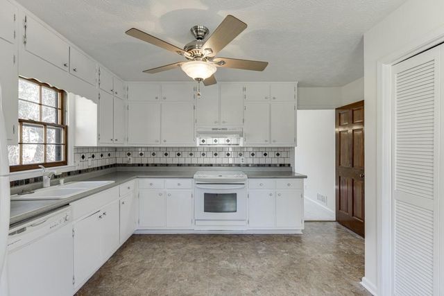 4271 Westminster Drive, Snellville, GA 30039