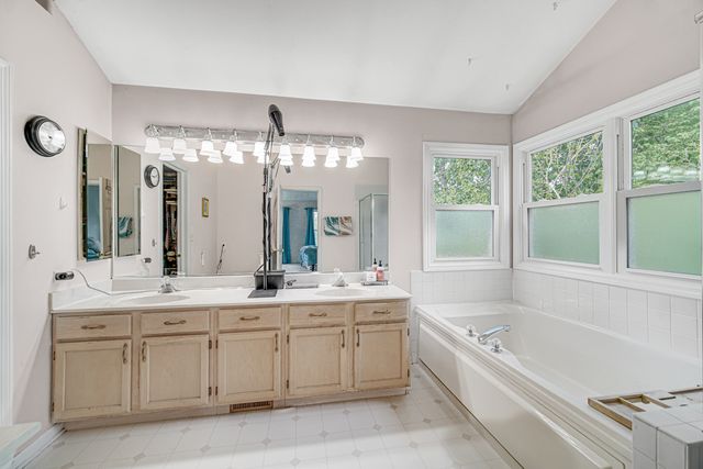 1940 Waverly Lane, Algonquin, IL 60102