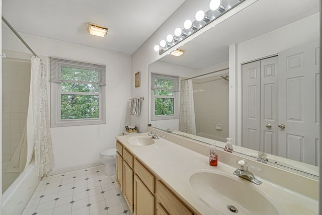 1940 Waverly Lane, Algonquin, IL 60102