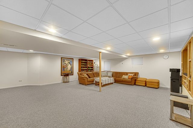 1940 Waverly Lane, Algonquin, IL 60102