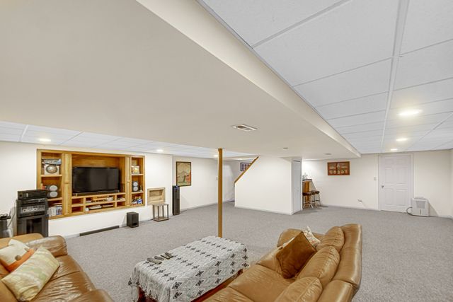 1940 Waverly Lane, Algonquin, IL 60102