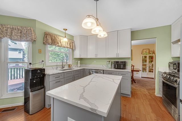 1940 Waverly Lane, Algonquin, IL 60102