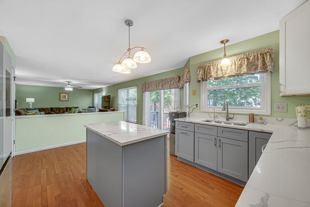 1940 Waverly Lane, Algonquin, IL 60102