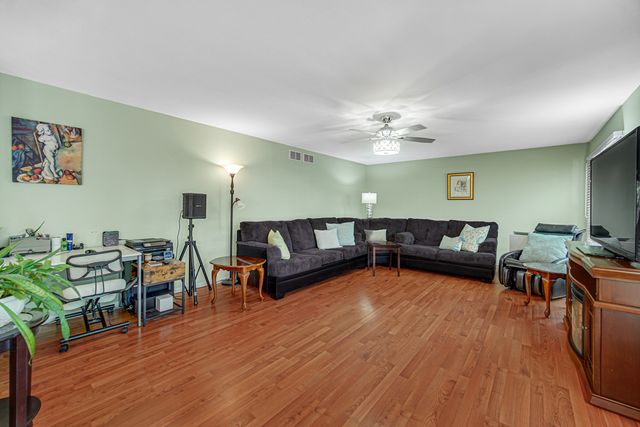 1940 Waverly Lane, Algonquin, IL 60102