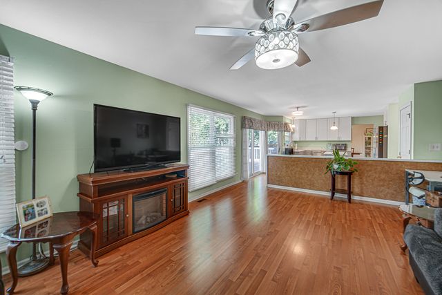 1940 Waverly Lane, Algonquin, IL 60102