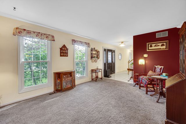 1940 Waverly Lane, Algonquin, IL 60102