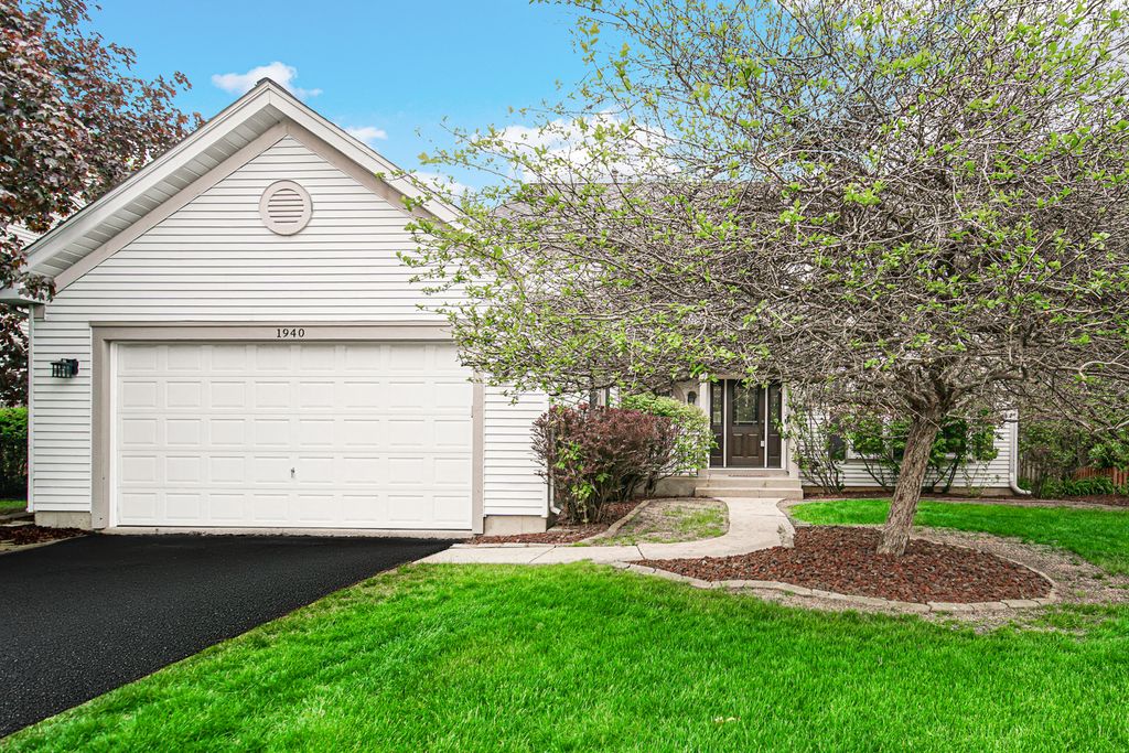 1940 Waverly Lane, Algonquin, IL 60102