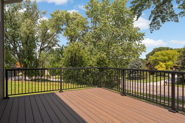 8350 Amsden Ridge Drive, Bloomington, MN 55438
