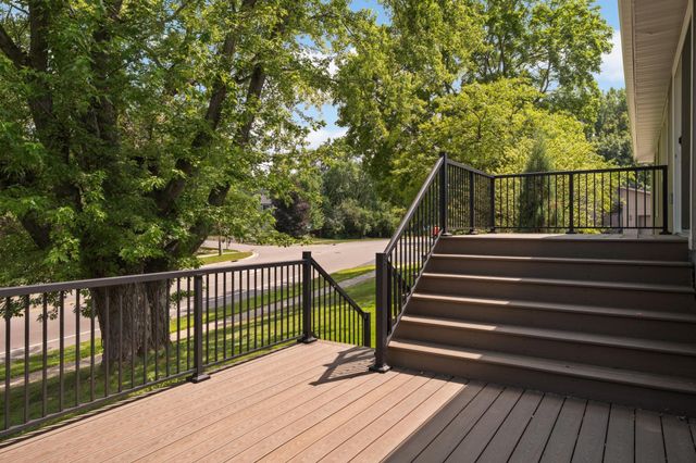 8350 Amsden Ridge Drive, Bloomington, MN 55438
