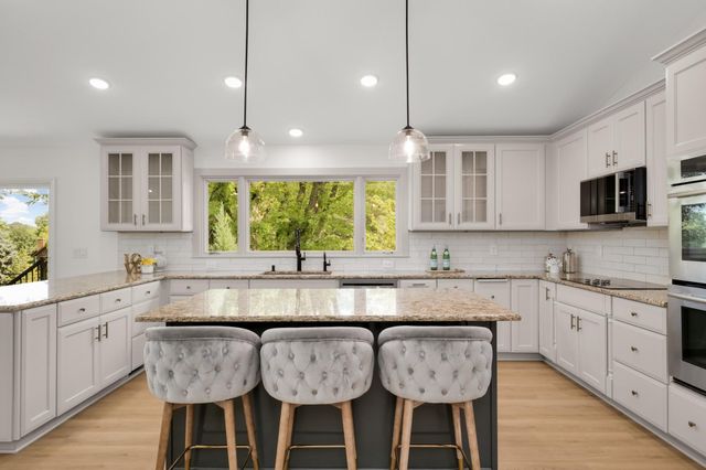 8350 Amsden Ridge Drive, Bloomington, MN 55438
