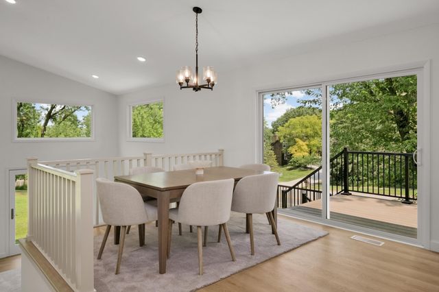 8350 Amsden Ridge Drive, Bloomington, MN 55438