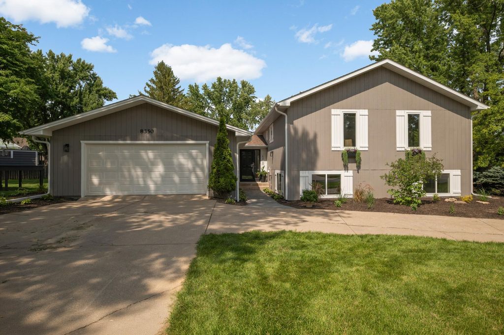 8350 Amsden Ridge Drive, Bloomington, MN 55438