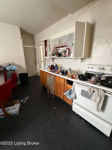 121 Boston Ct, Louisville, KY 40212