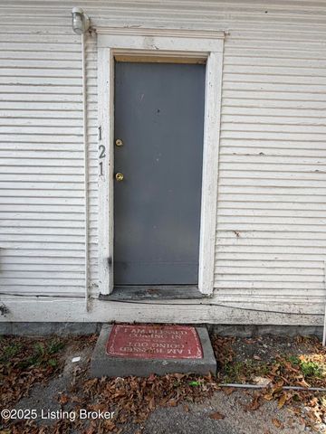 121 Boston Ct, Louisville, KY 40212