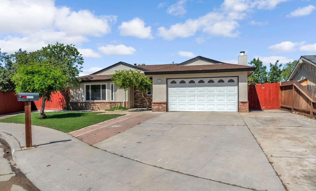 Image 11 of property listing at 4272 W Cortland Avenue, Fresno, CA 93722