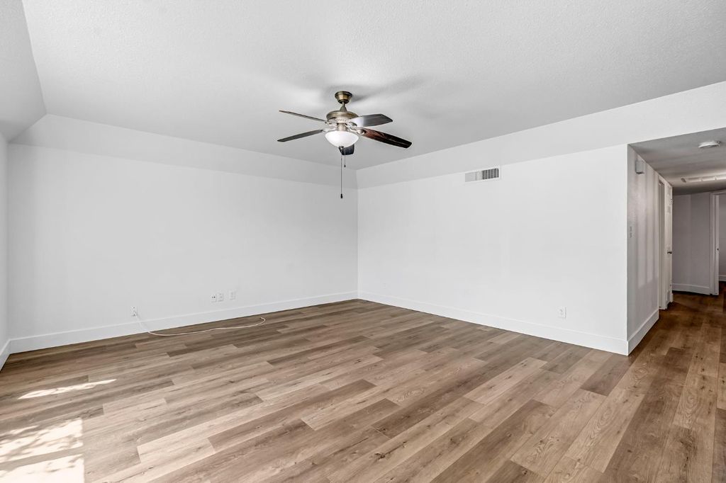 Image 13 of property listing at 4272 W Cortland Avenue, Fresno, CA 93722