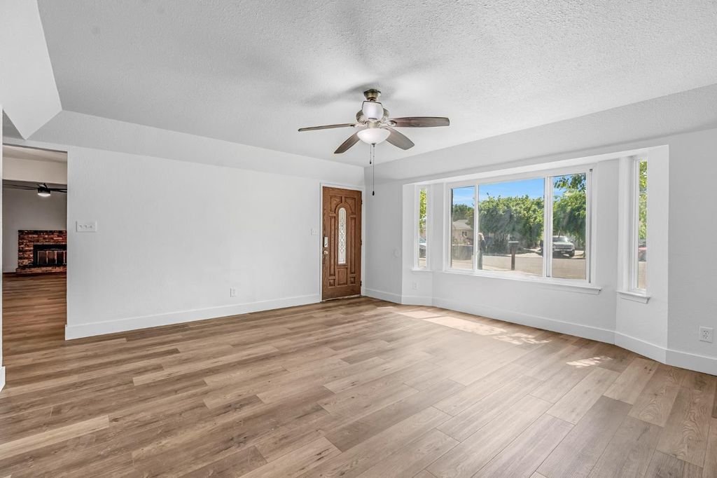 Image 15 of property listing at 4272 W Cortland Avenue, Fresno, CA 93722