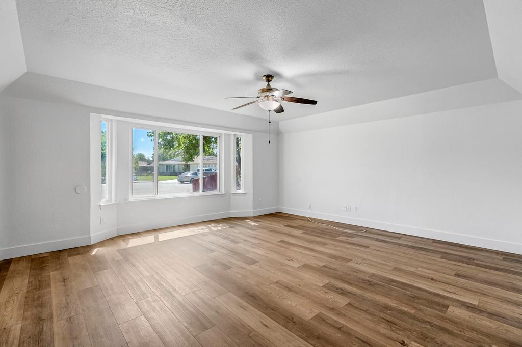 Image 16 of property listing at 4272 W Cortland Avenue, Fresno, CA 93722