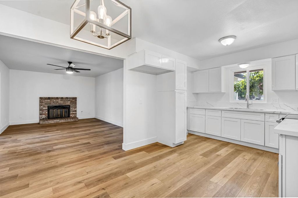 Image 17 of property listing at 4272 W Cortland Avenue, Fresno, CA 93722