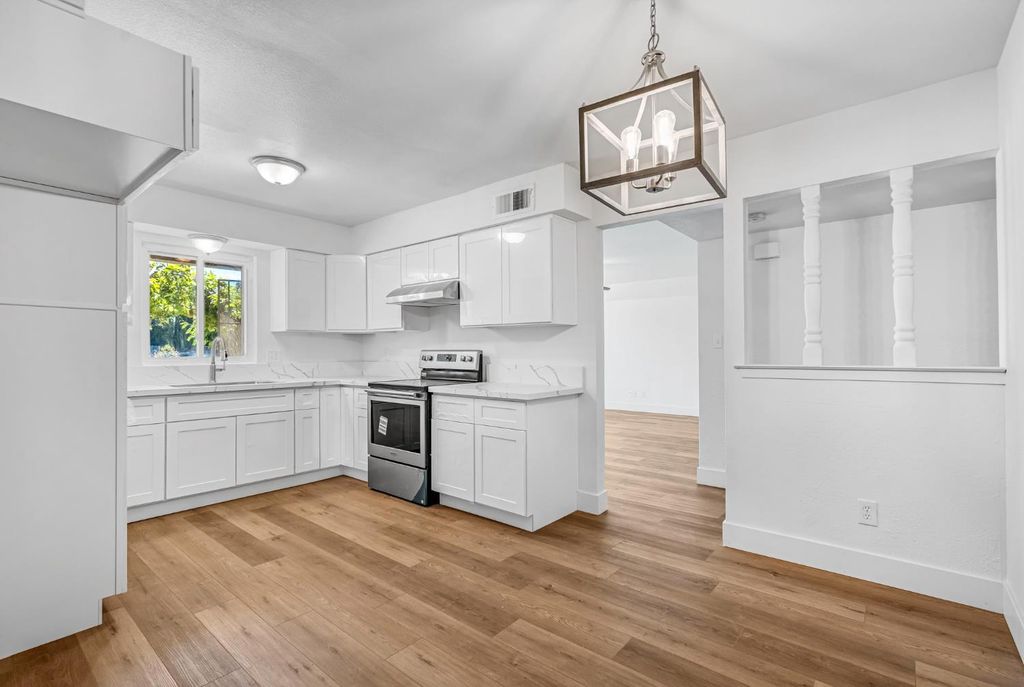 Image 18 of property listing at 4272 W Cortland Avenue, Fresno, CA 93722