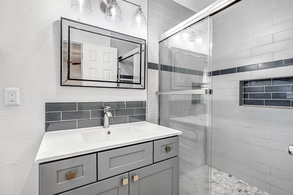 Image 23 of property listing at 4272 W Cortland Avenue, Fresno, CA 93722