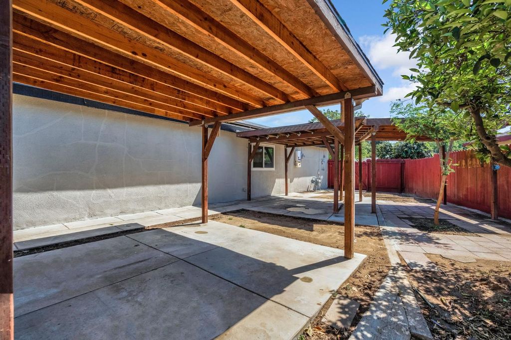Image 28 of property listing at 4272 W Cortland Avenue, Fresno, CA 93722