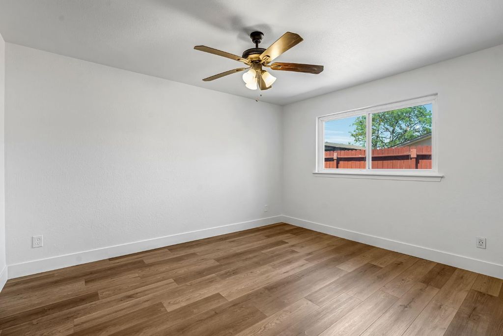 Image 9 of property listing at 4272 W Cortland Avenue, Fresno, CA 93722