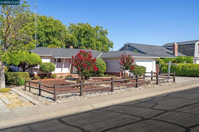 3182 Hillview Ct, Concord, CA 94519
