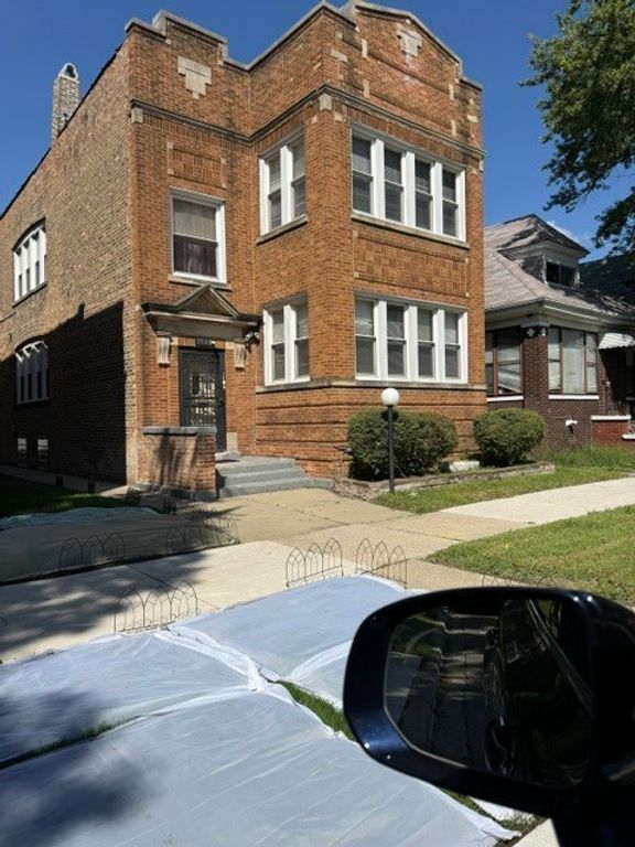 7518 S Eberhart Avenue, Chicago, IL 60619