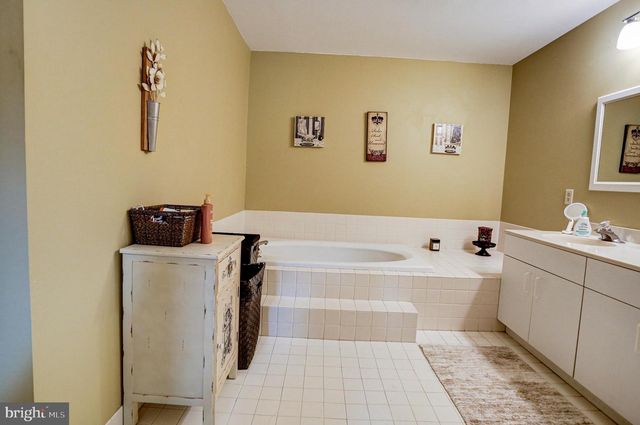 372 LINDEN DR, Elkins Park, PA 19027