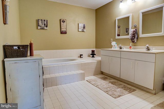 372 LINDEN DR, Elkins Park, PA 19027