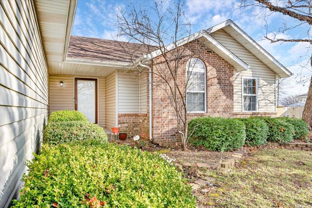 706 S Berry Lane, Willard, MO 65781
