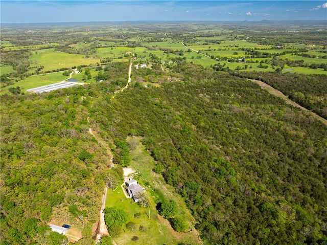 401 CR 246, Berryville, AR 72616