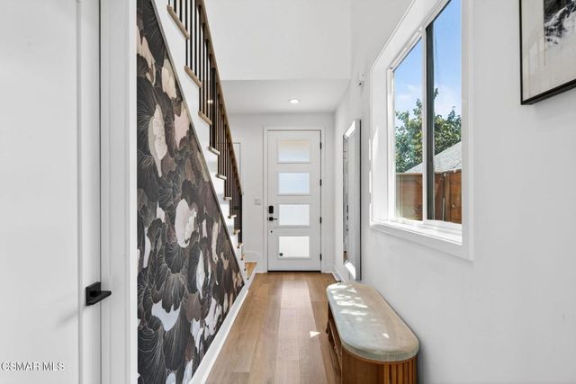 1135 N Commonwealth Avenue, Los Angeles, CA 90029