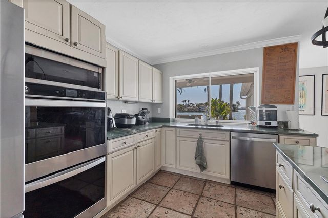 102 SEAGULL LANE, Sarasota, FL 34236